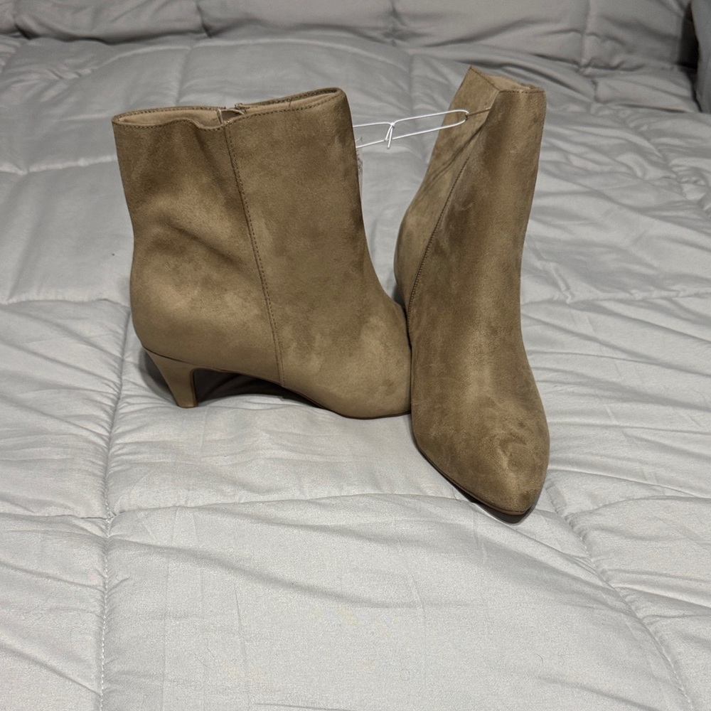 Elegant Tan Suede Ankle Boots